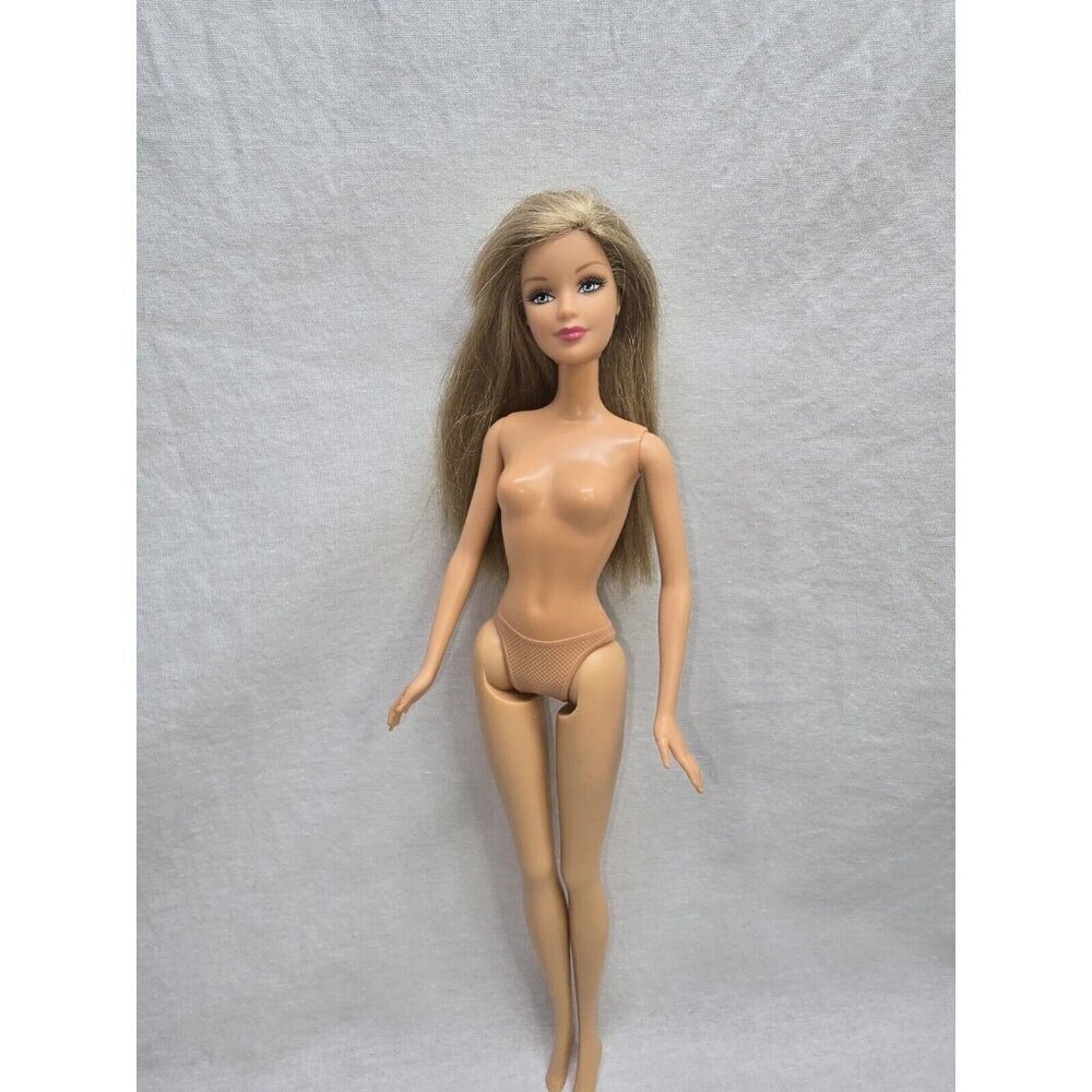 Barbie Fashion Fever 2004 Doll H0661- FLAWED- READ INFORMATION